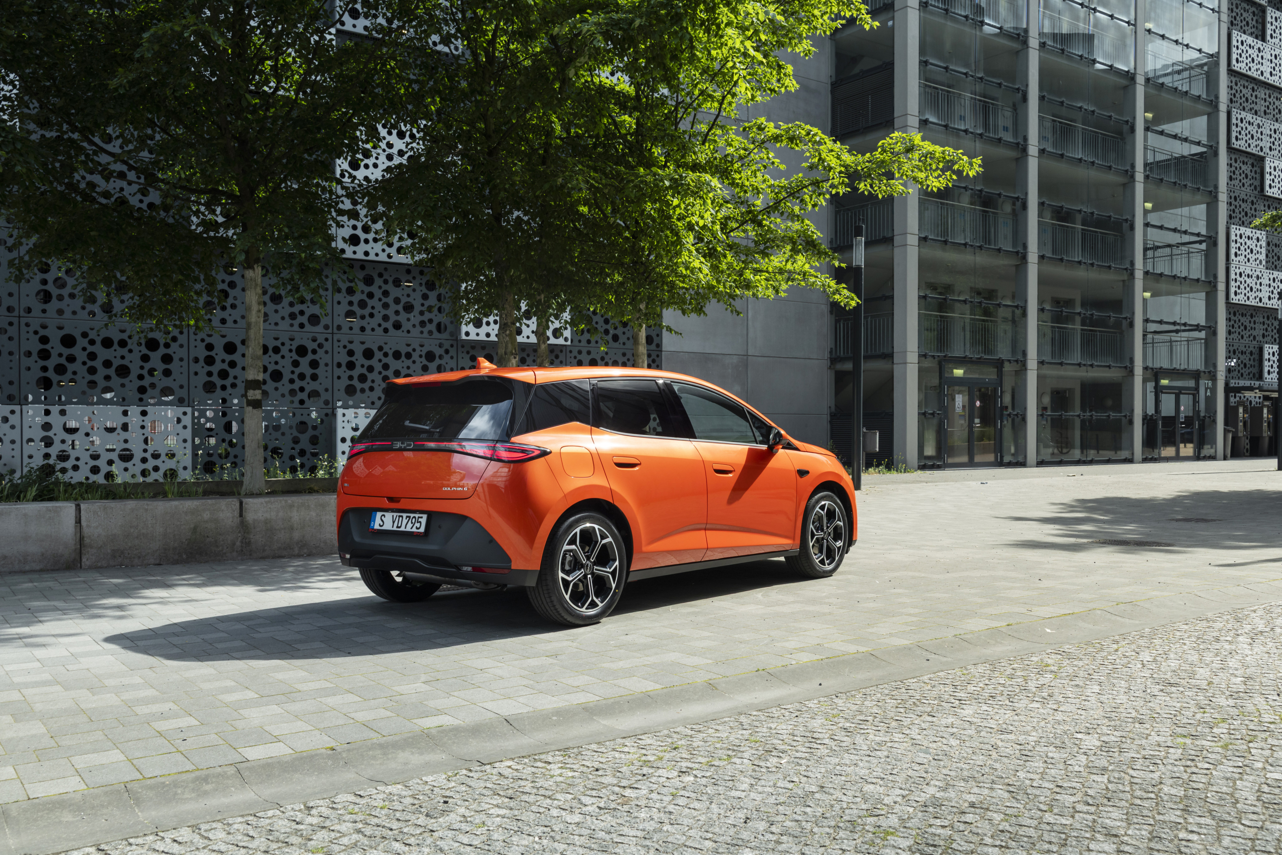 TEST - Is er iemand die deze goedkope plug-in hybride durft te kopen?