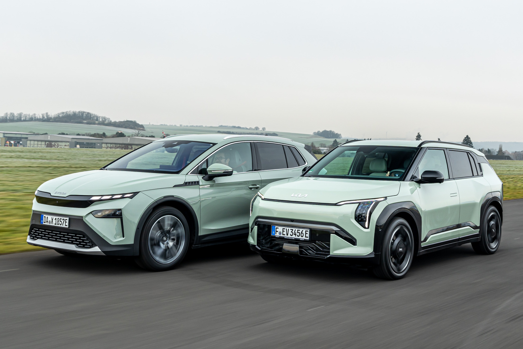 TEST - Kia EV3 vs Skoda Elroq - dit is hét EV-duel van 2025