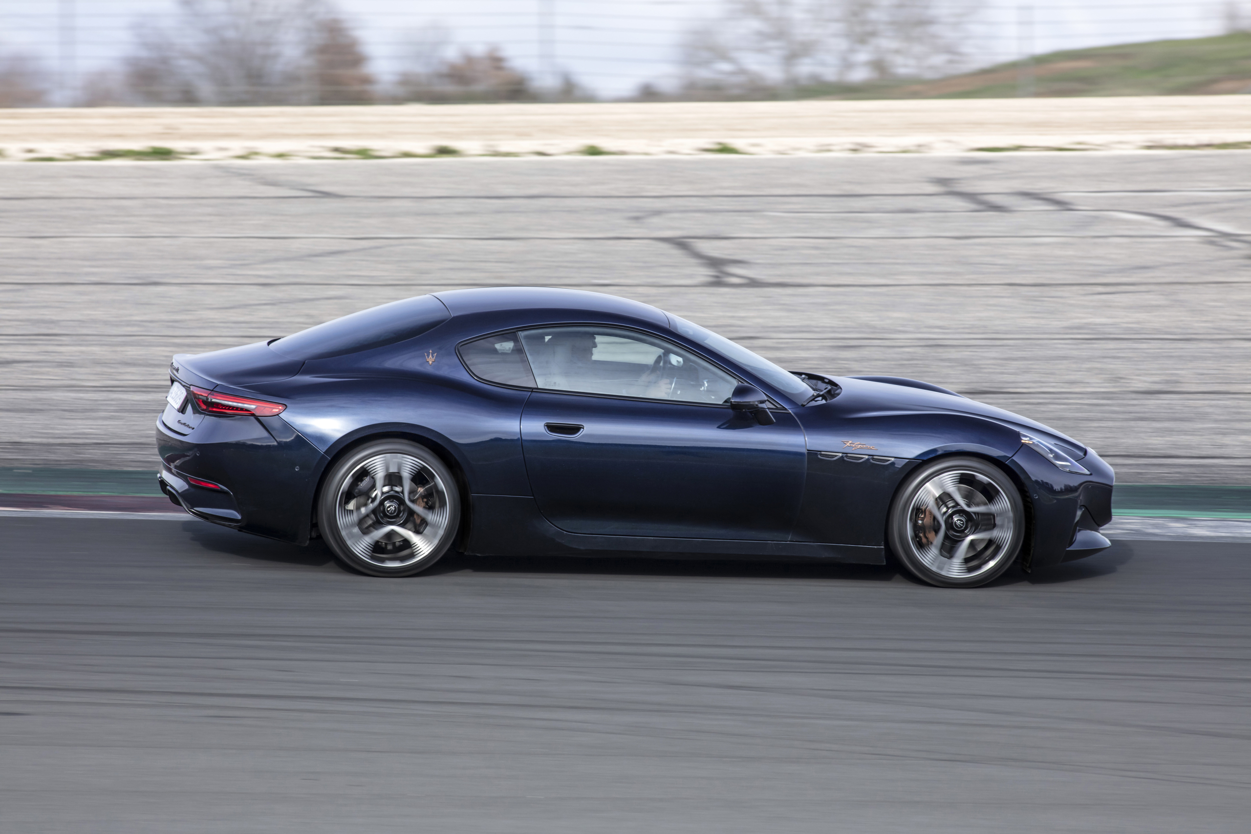 TEST Maserati GranTurismo Folgore: hoe kan iets zó saai én zó bruut zijn?