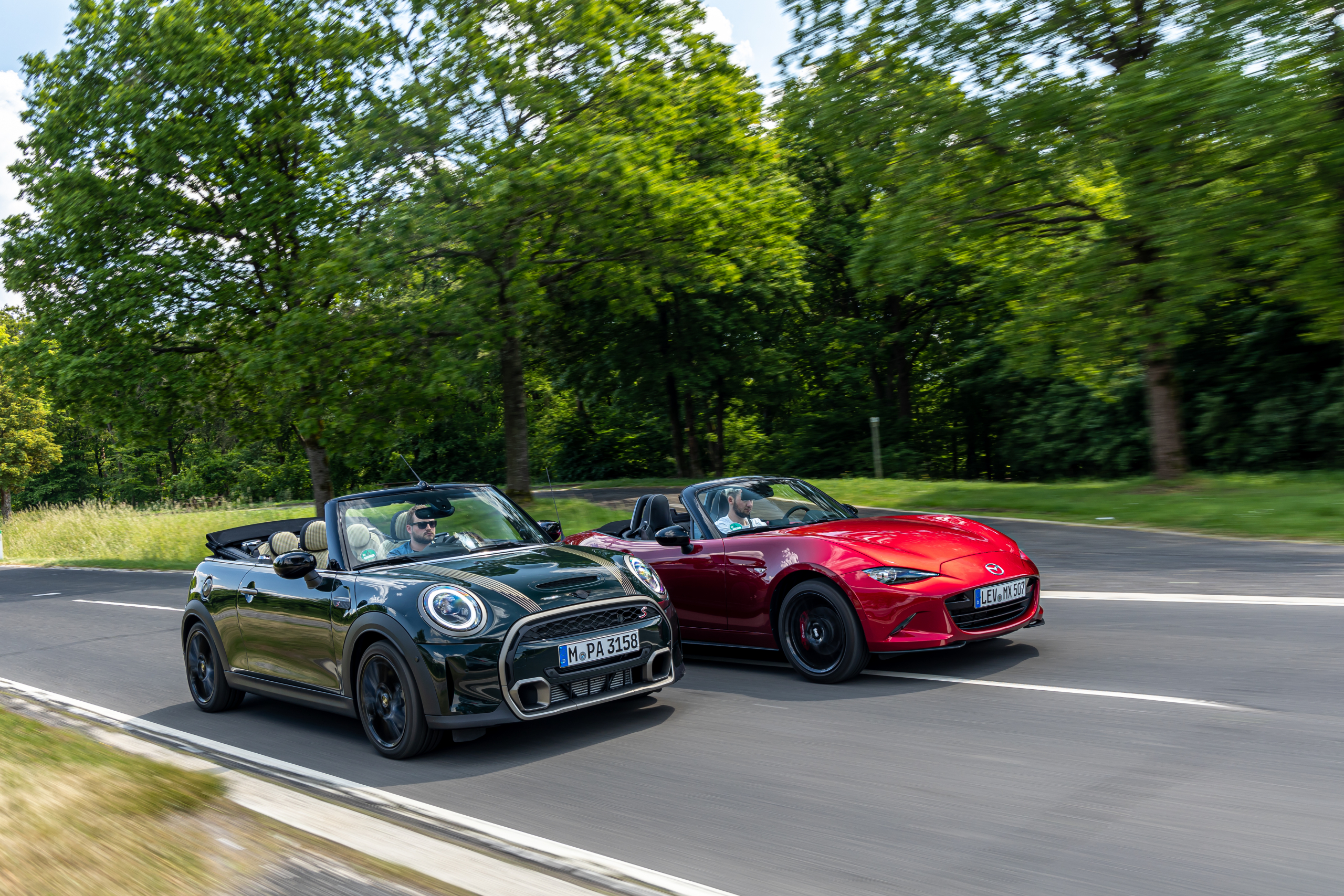 TEST Mazda MX-5 tegen Mini Cabrio is een strijd van gevoel tegen verstand