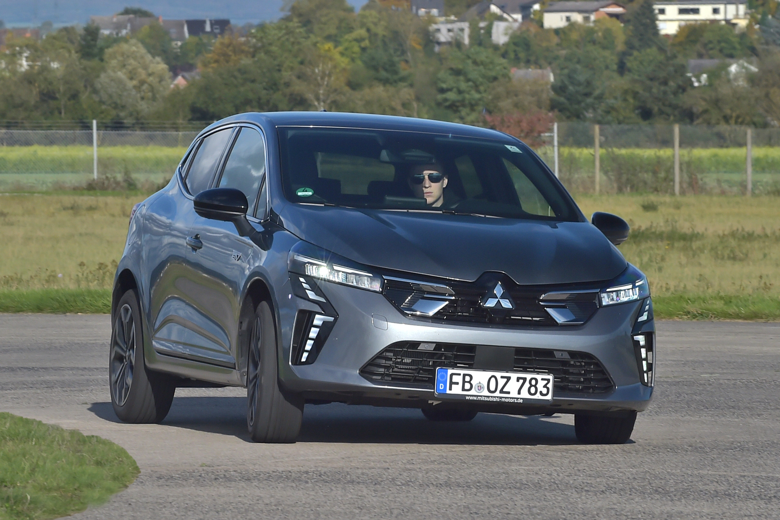 TEST: Als je de Renault Clio zo samenstelt, is-ie beter dan de Mitsubishi Colt