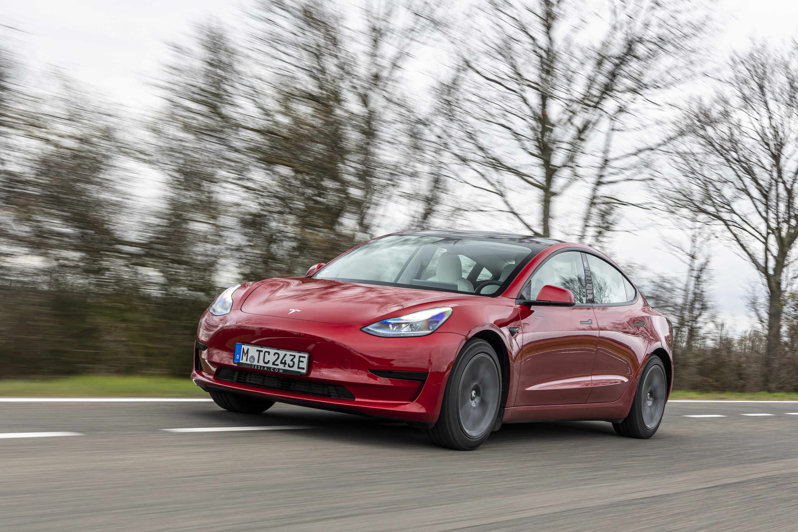 Tesla Model 3 of Volkswagen ID.3: Welke EV rijdt lekkerder?