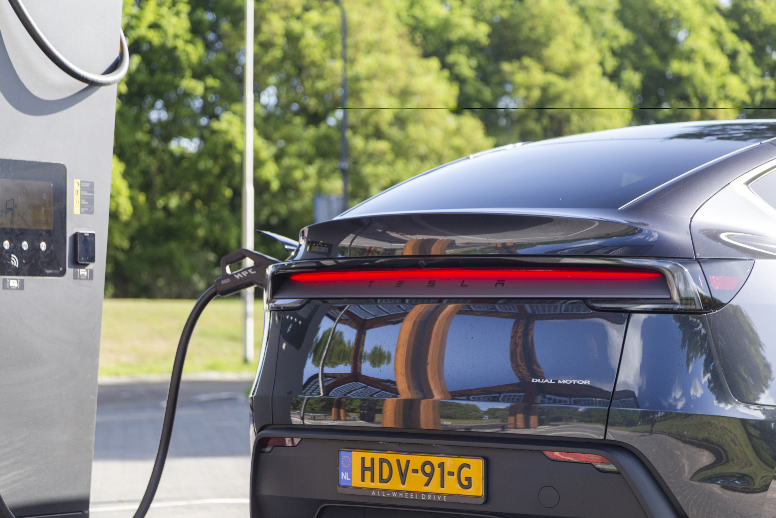 Tesla heeft het moeilijk in Europa, maar dit grote land is de uitzondering