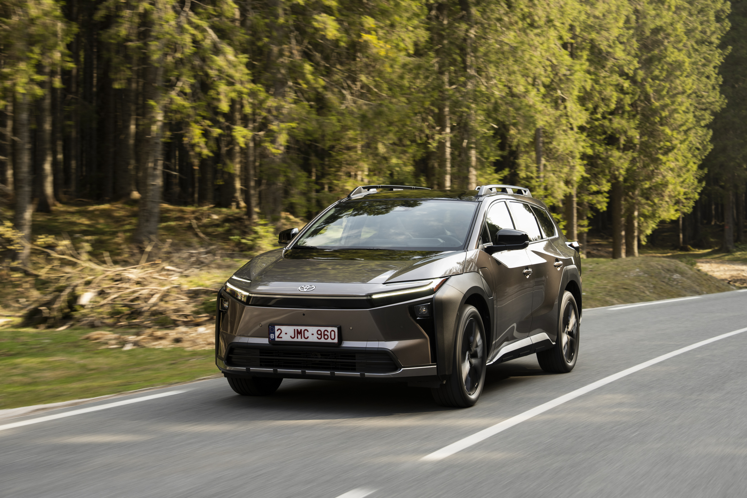 TEST - Deze Toyota gaat de strijd aan met de bestverkochte EV ter wereld