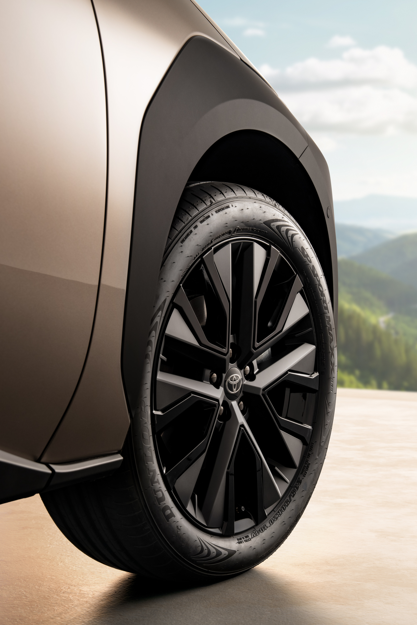 TEST - Deze Toyota gaat de strijd aan met de bestverkochte EV ter wereld