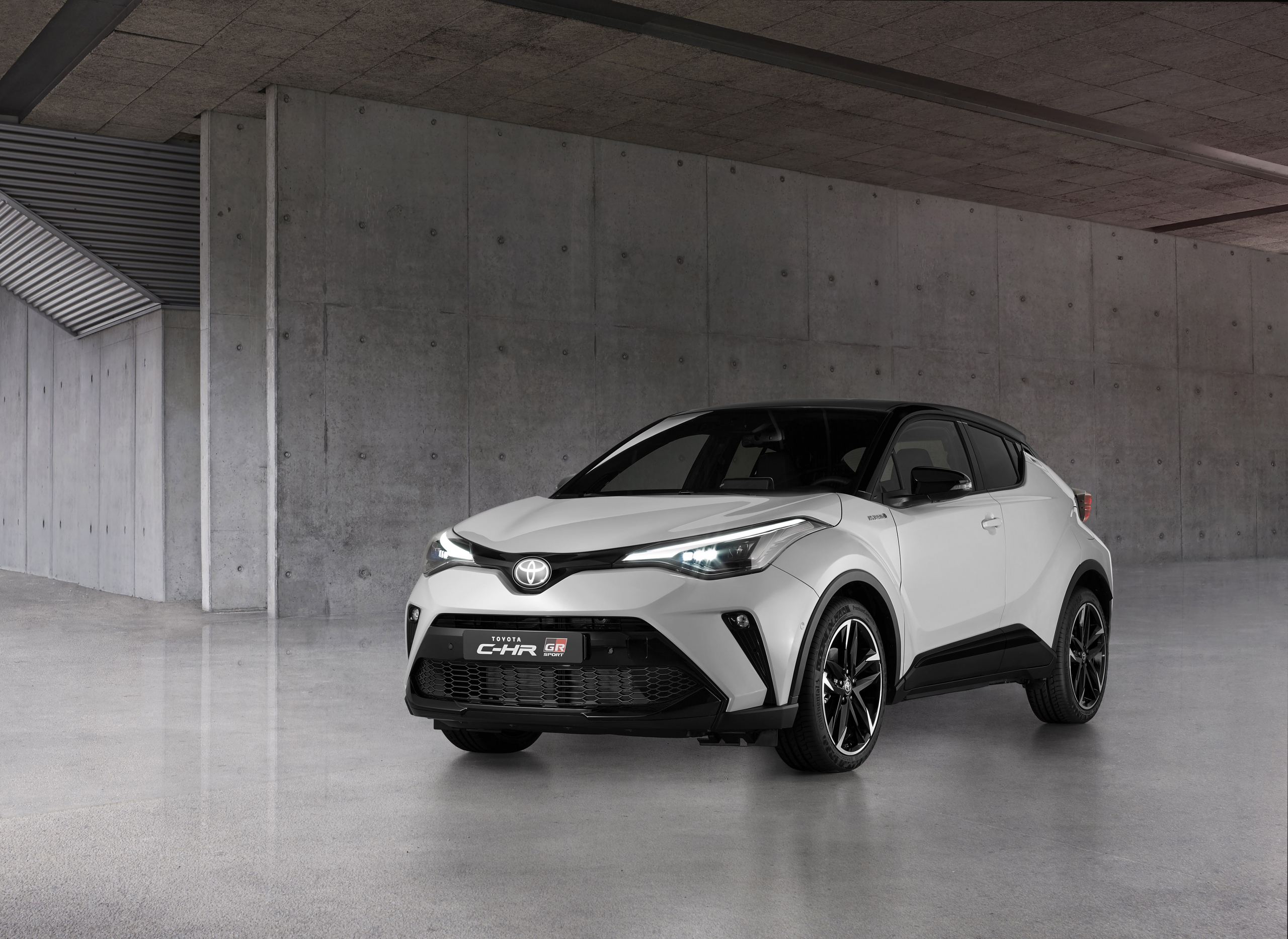 Vernieuwde Toyota C-HR trekt joggingpak aan
