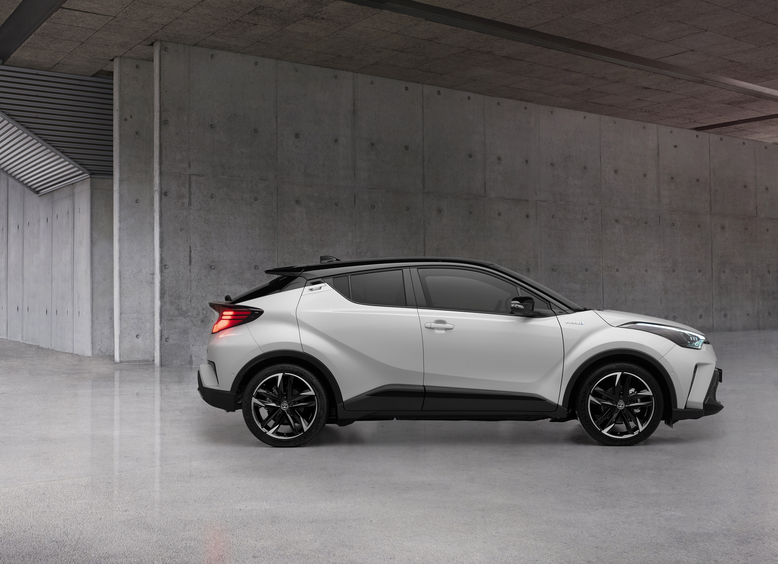 Vernieuwde Toyota C-HR trekt joggingpak aan