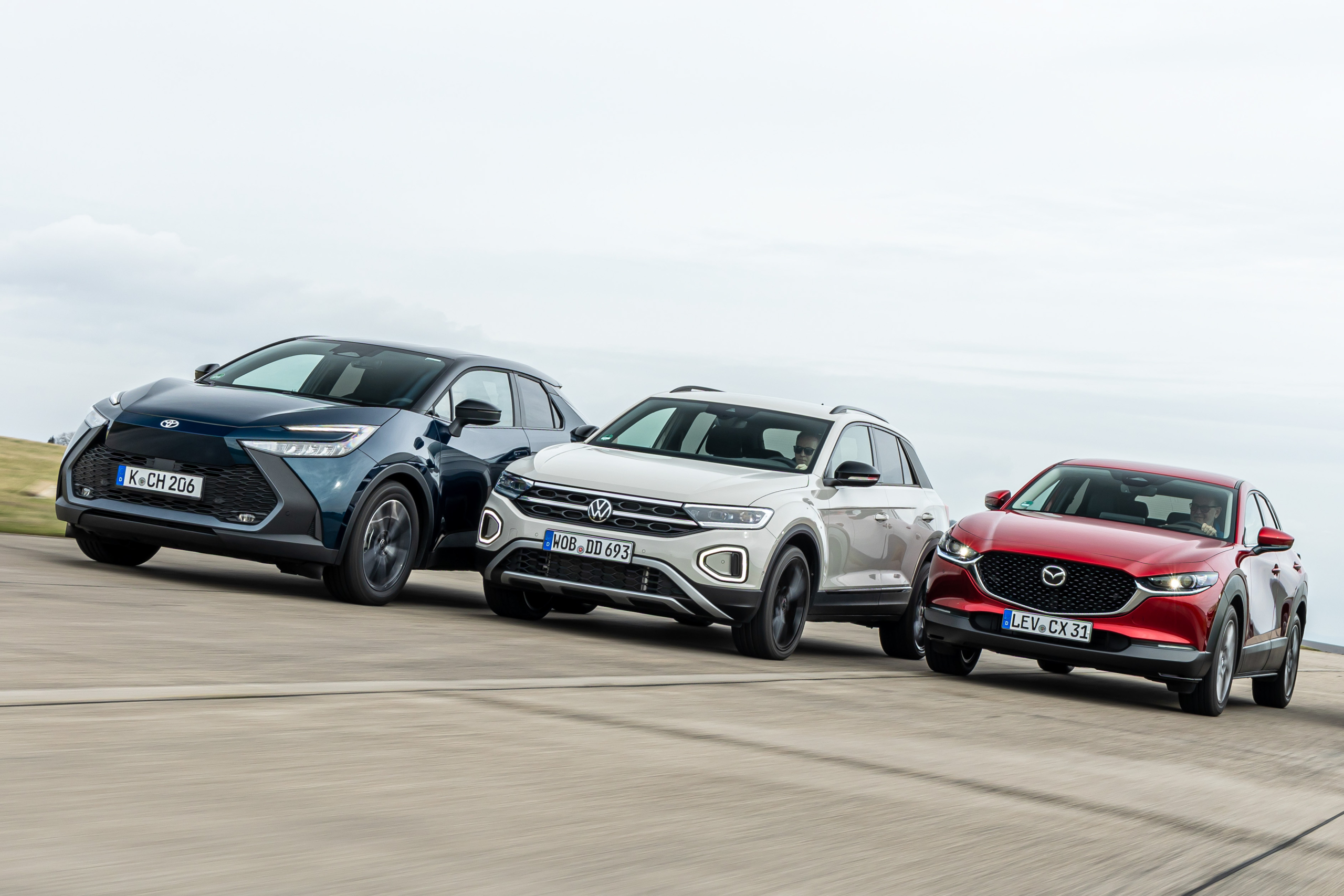 TEST: zo wast de nieuwe Toyota C-HR zijn concurrenten de oren