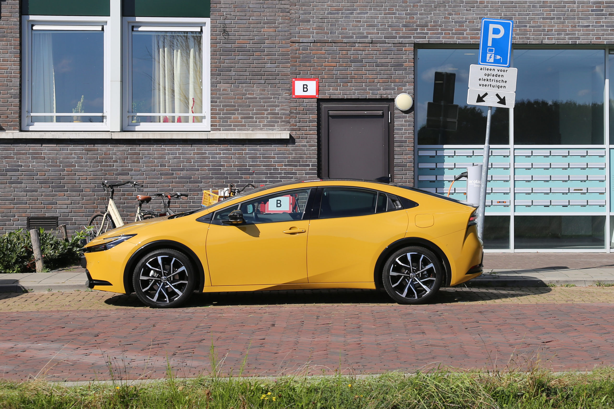 Toyota Prius (2023): 3 voordelen, 3 nadelen en 3 onmisbare weetjes