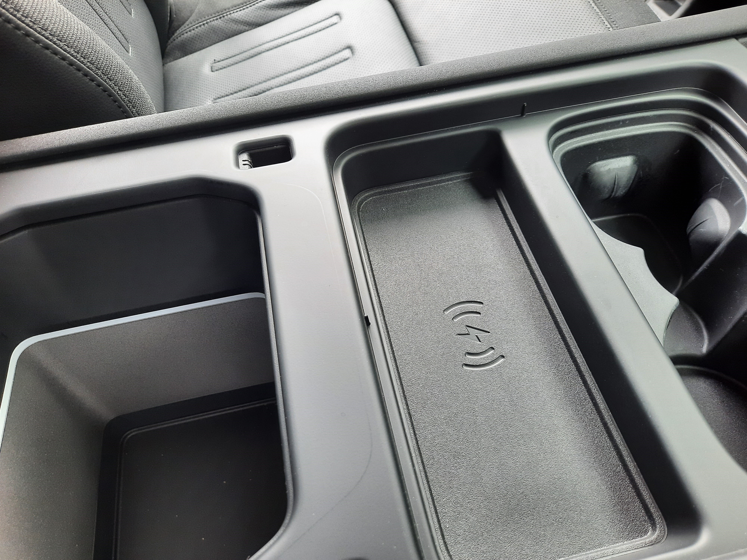 Ssst - dit zijn alle geheime vakjes van de nieuwe Land Rover Defender!