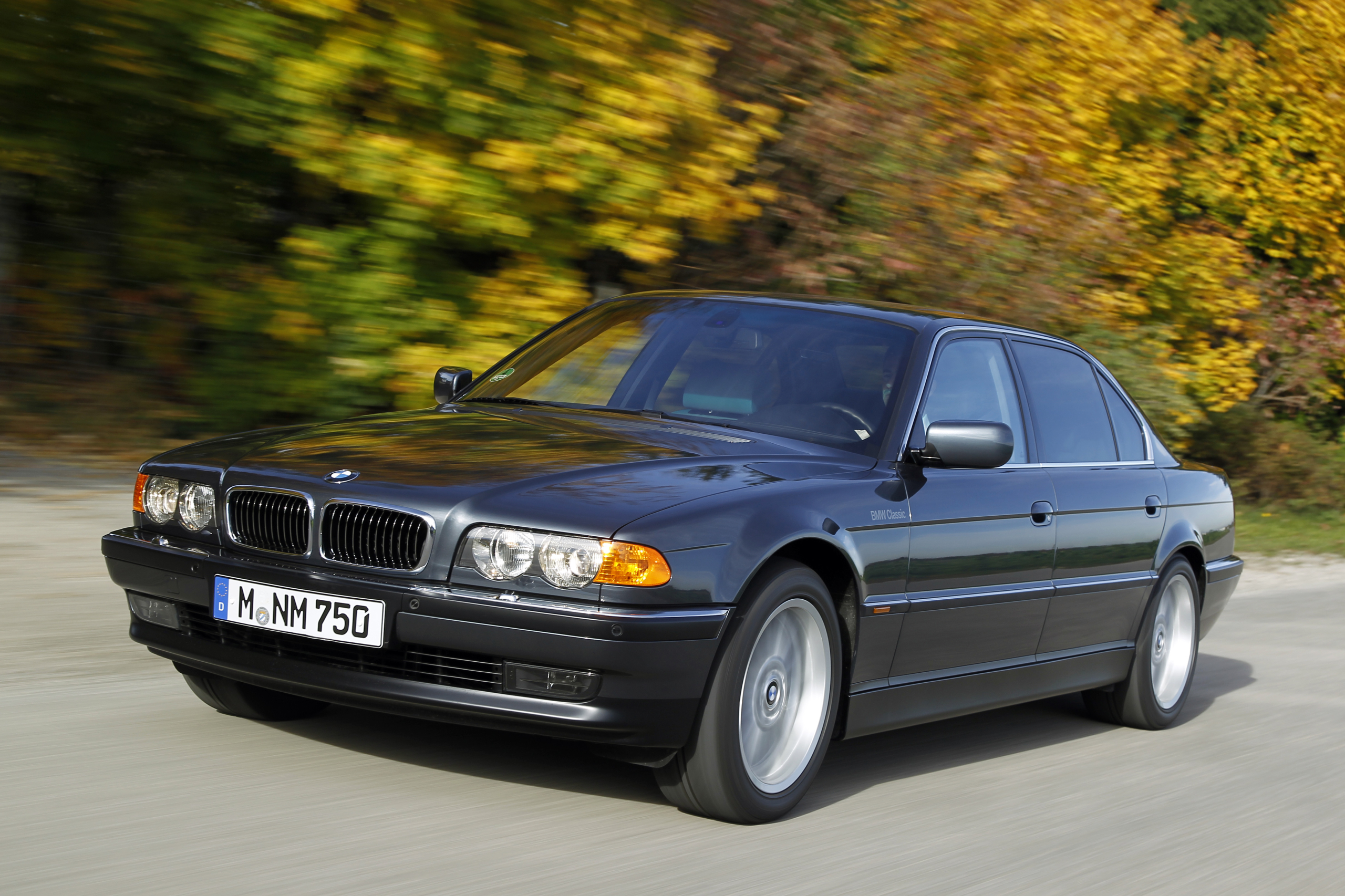 Vakantieauto van je dromen - BMW 750iL (E38)