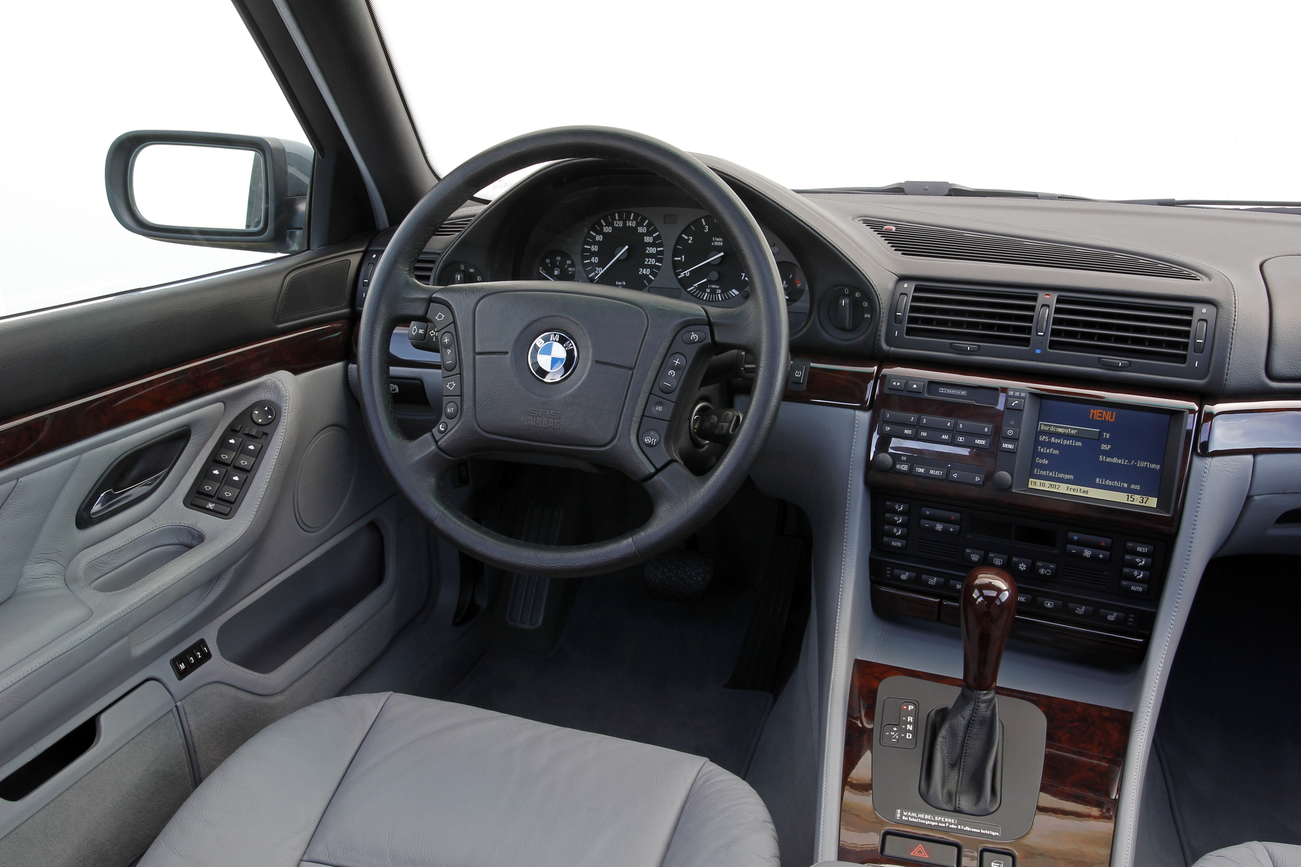 Vakantieauto van je dromen - BMW 750iL (E38)