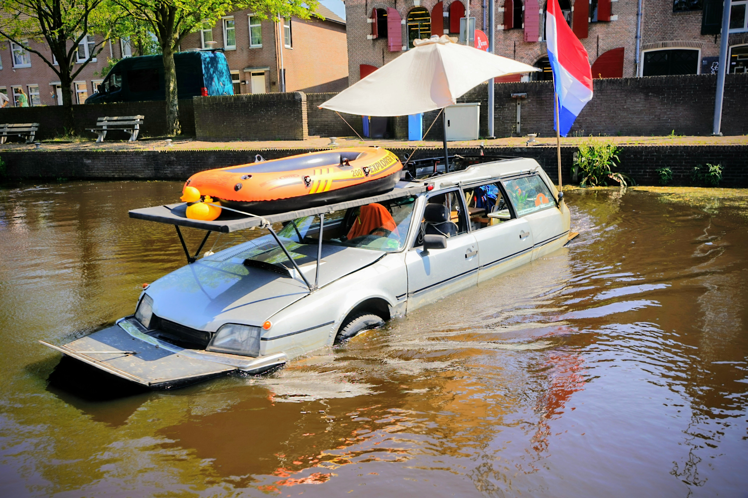 Een stad vol oude auto’s