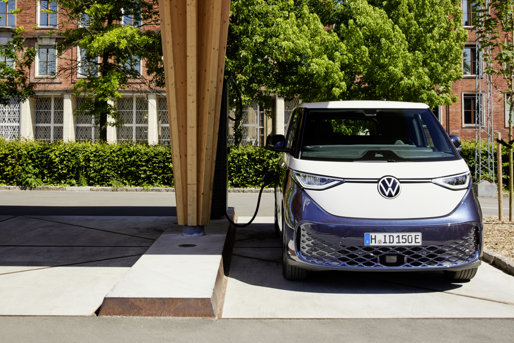 Waarom je met je elektrische bedrijfswagen nooit lang hoeft te zoeken naar een laadpaal