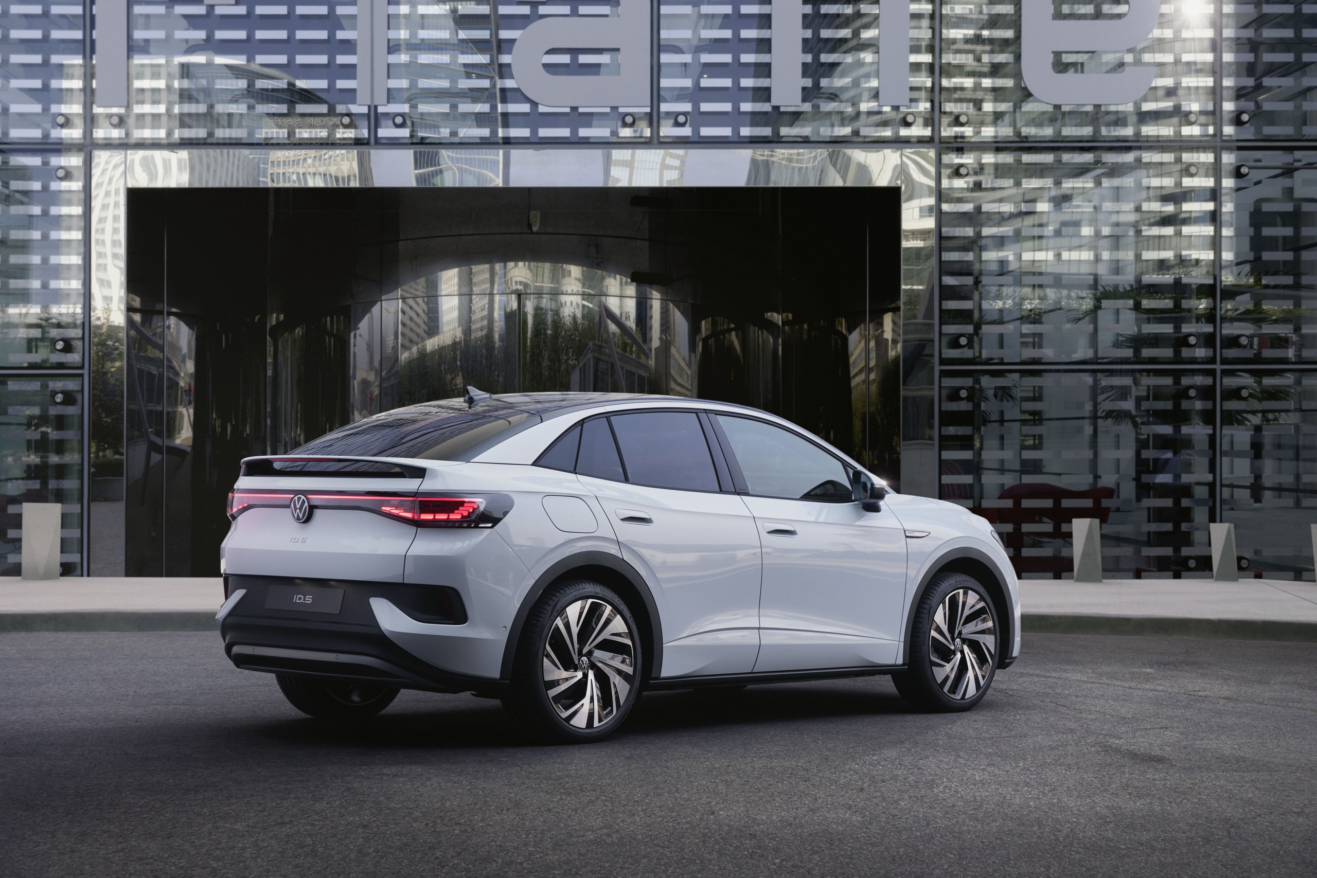 Nieuwe Volkswagen ID.5 - Voor als je de ID.4 te praktisch vindt
