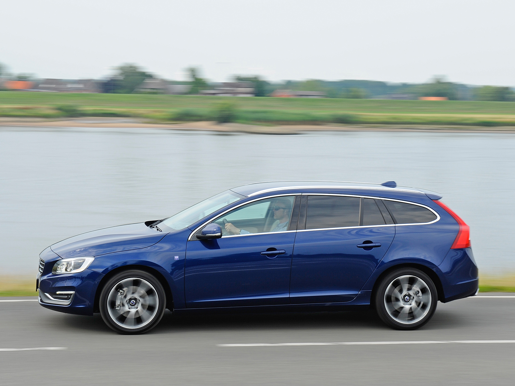 Test: hiermee ben je in stokoude Volvo ruim drie keer zo snel als in splinternieuwe Mercedes