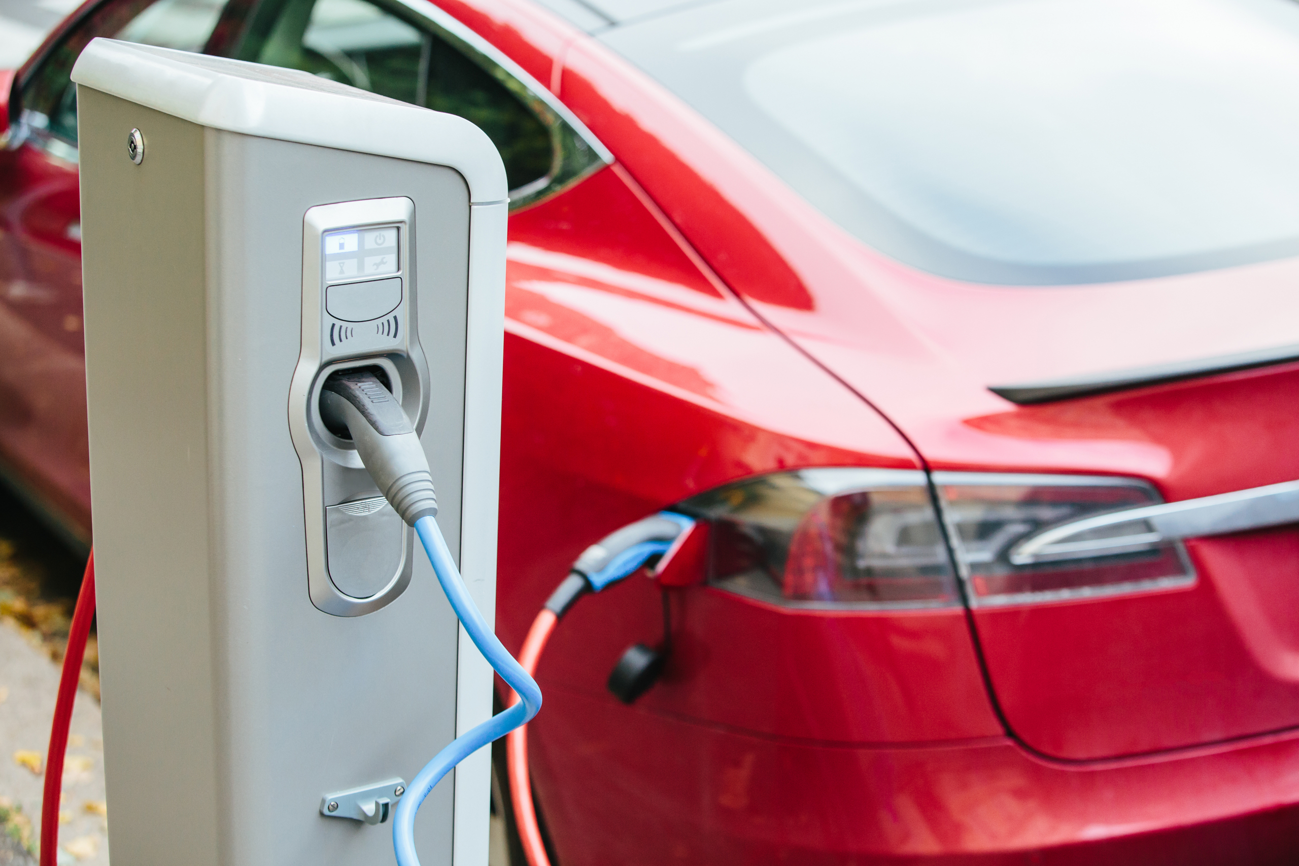 Benzine voor maar 1,42 euro? Zo voelt het als je met deze auto’s rijdt