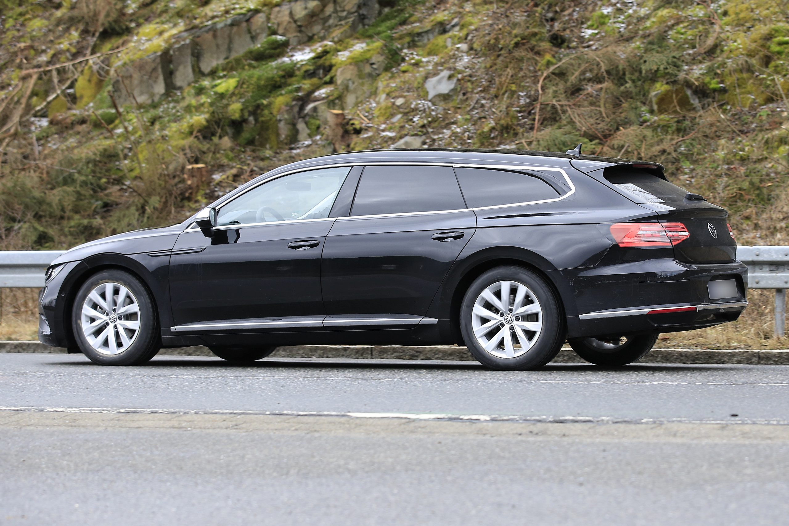 De Volkswagen Arteon Shooting Brake heeft hangbillen