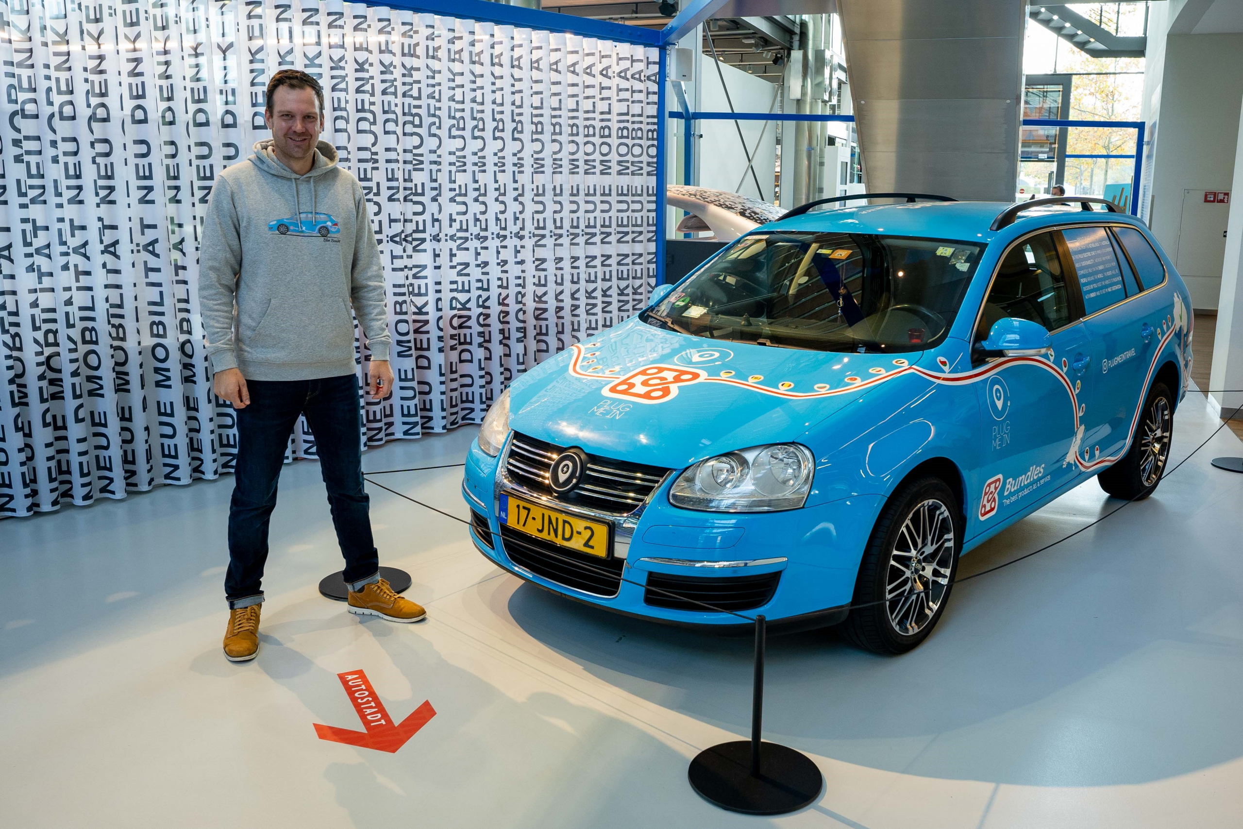 Elektrische Golf waarmee Wiebe Wakker naar Sydney reed in Volkswagen Museum