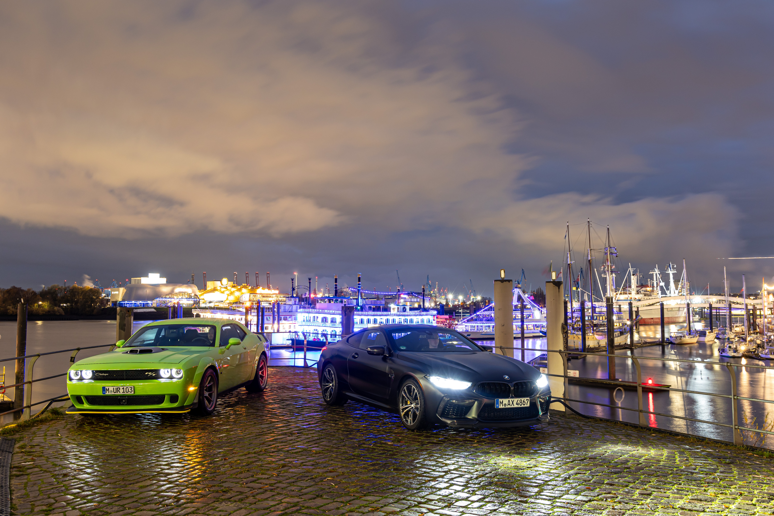 Hier kan geen EV tegenop: nachtbraken met een V8 van BMW en Dodge