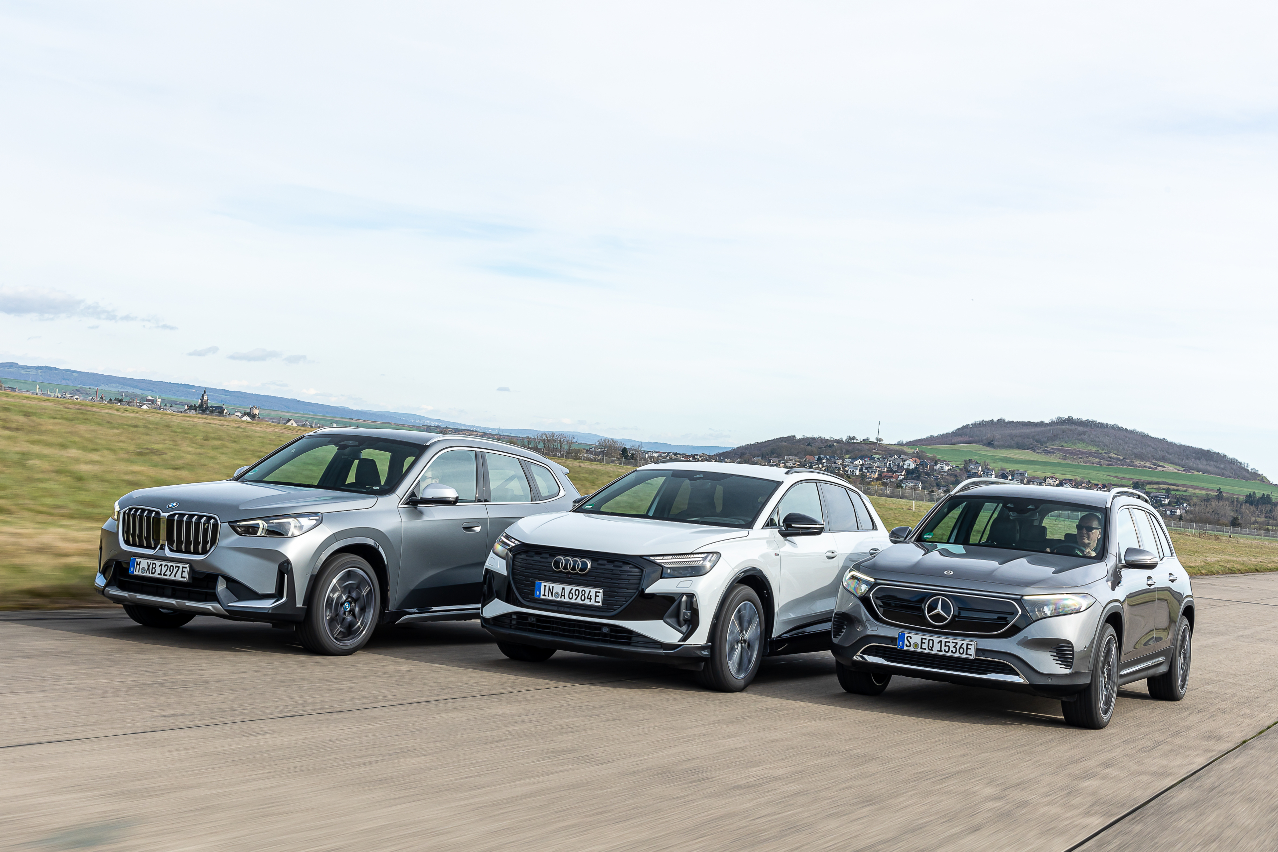 TEST - De beloofde actieradius van deze Duitse elektrische suv's kunnen sportieve rijders op hun buik schrijven